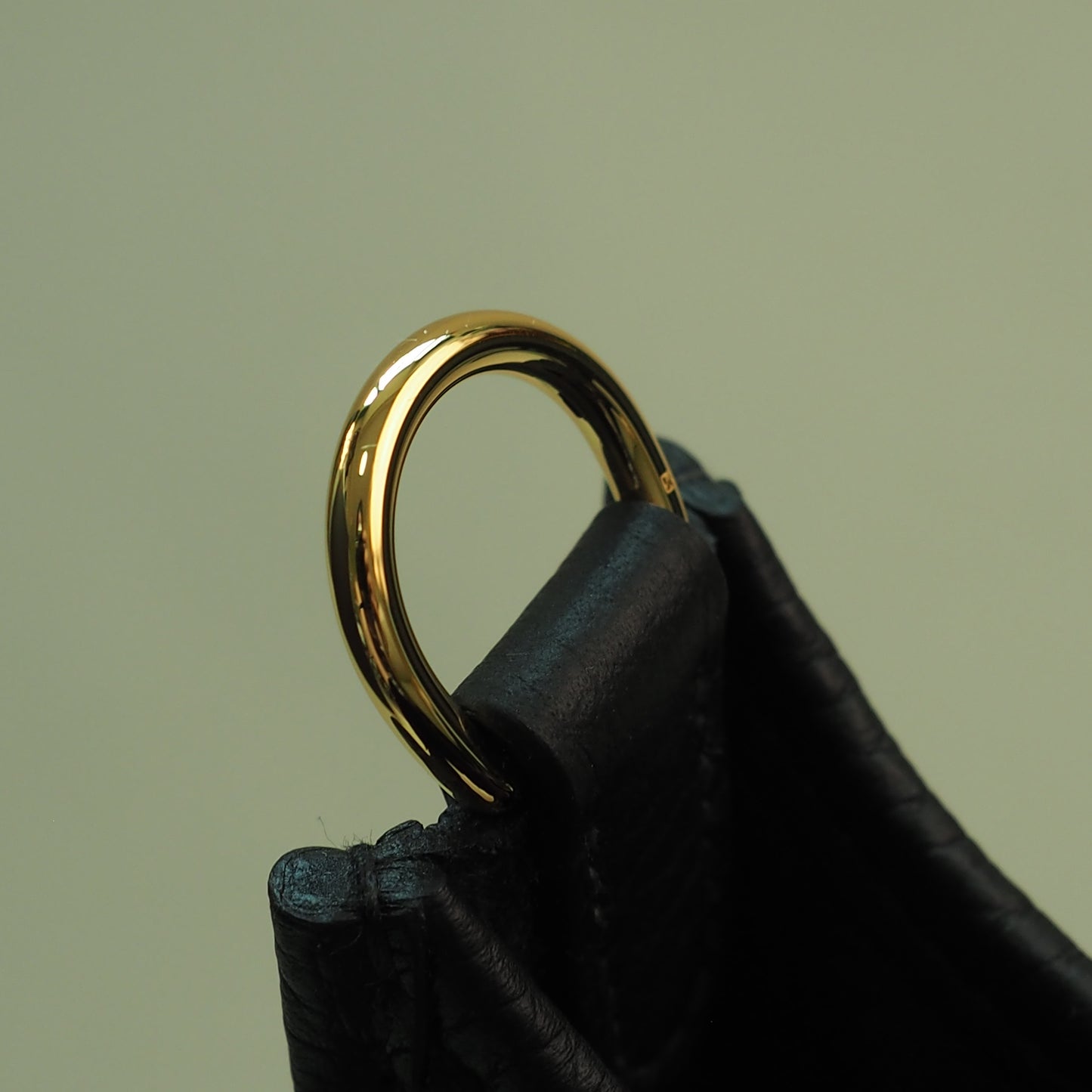 Evelyne 16 Mini Black Gold