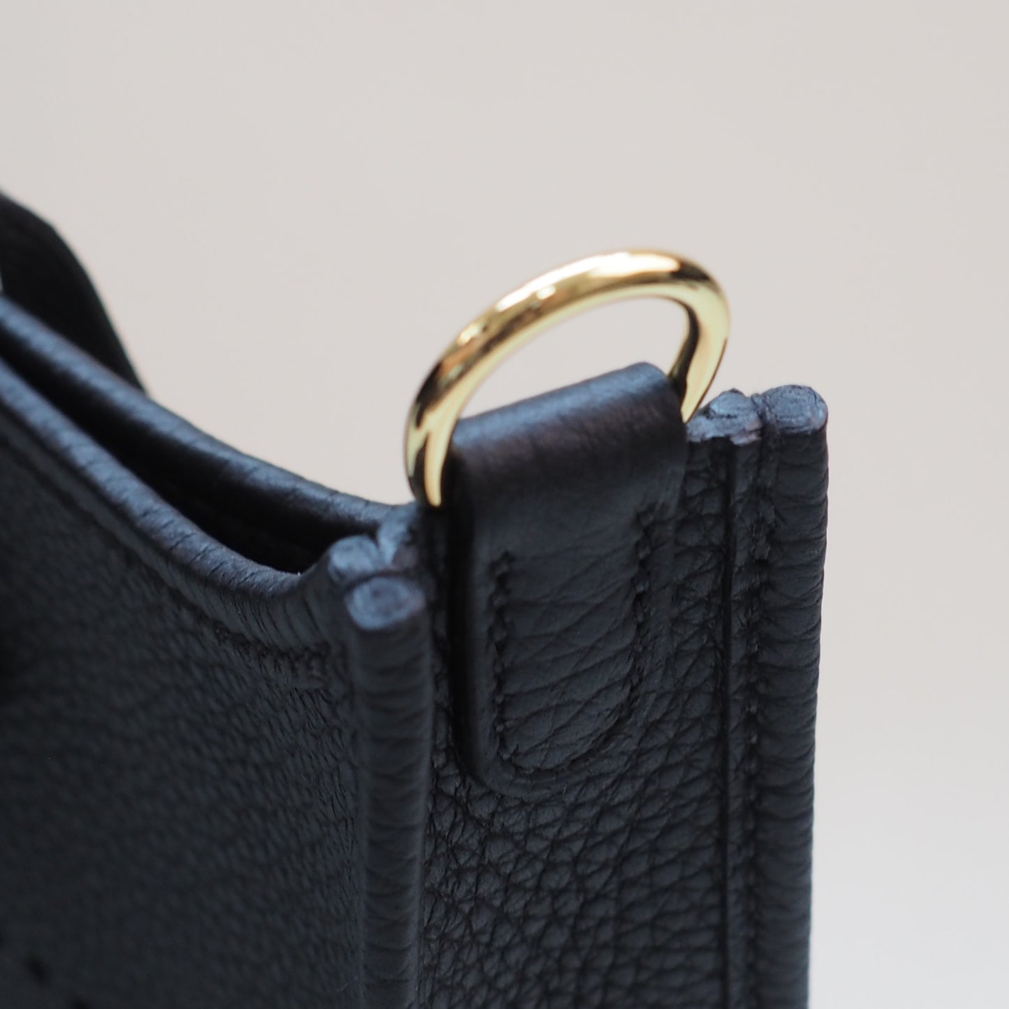 Evelyne 16 Mini Black Gold